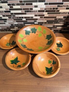 Hand-Painted Wooden Serving Bowl Set with Green Ivy Design